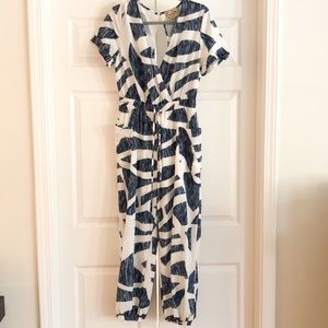 Short sleeve jump suit